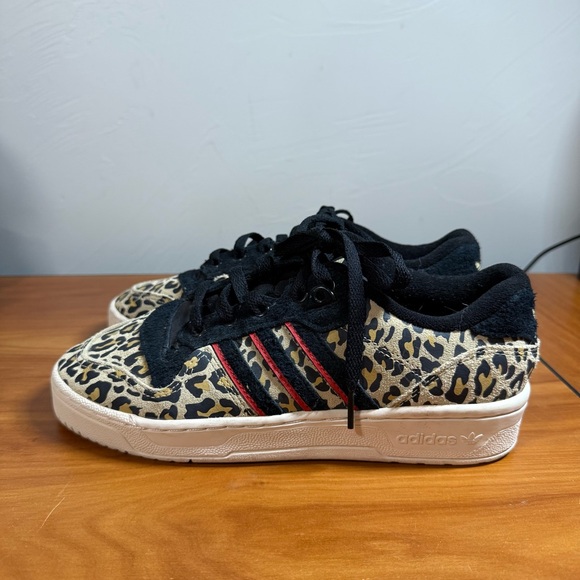 Adidas Women’s Rivalry Low Leopard Print Animal Print Sneaker EF6434 W7 Leather - Picture 2 of 8